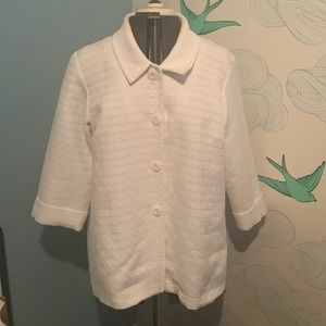 White A-line swing blazer! Bracelet length sleeves. Nonsmoking home- great shape